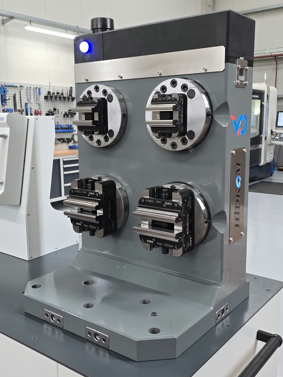 Dört bağlama istasyonlu V-Drive CORE kulesi